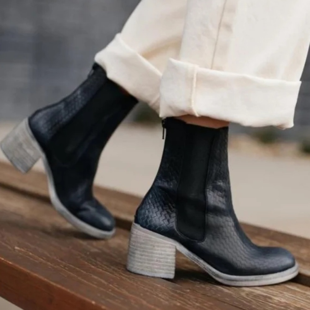 Essential Chelsea Boot - FP